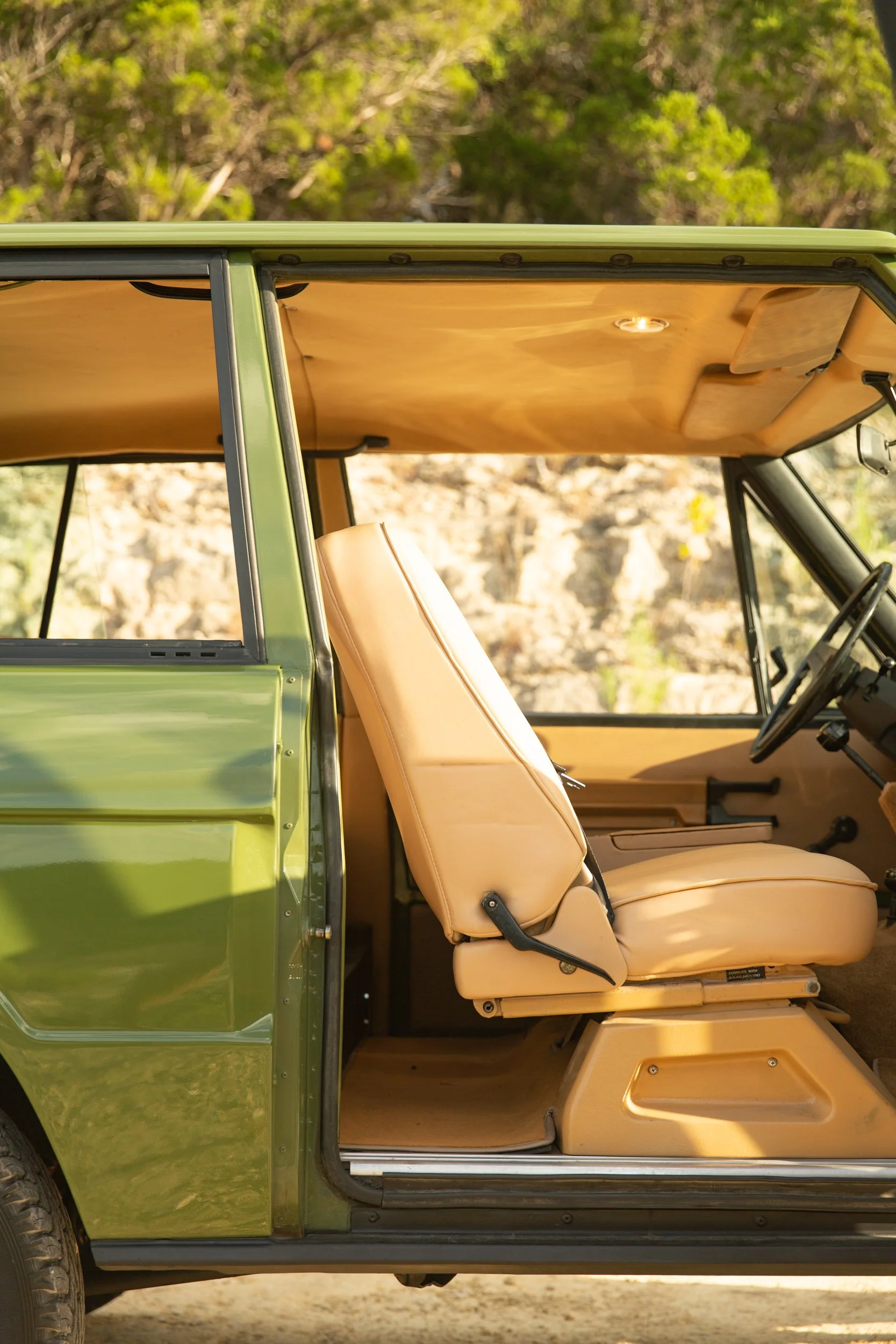 Dutch Safari Co. — 1975 Land Rover Range Rover Classic Suffix D